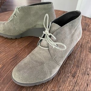Donald J. Pliner Olive Wedge